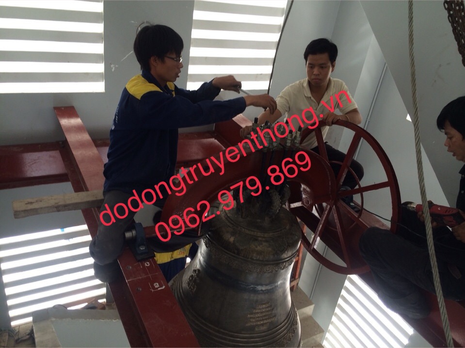 lap dat chuong nha tho