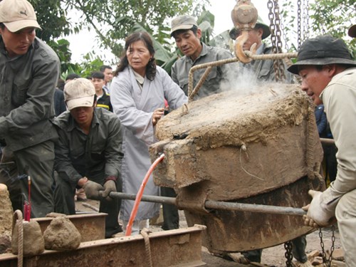 rot dong vao khuon tai chua